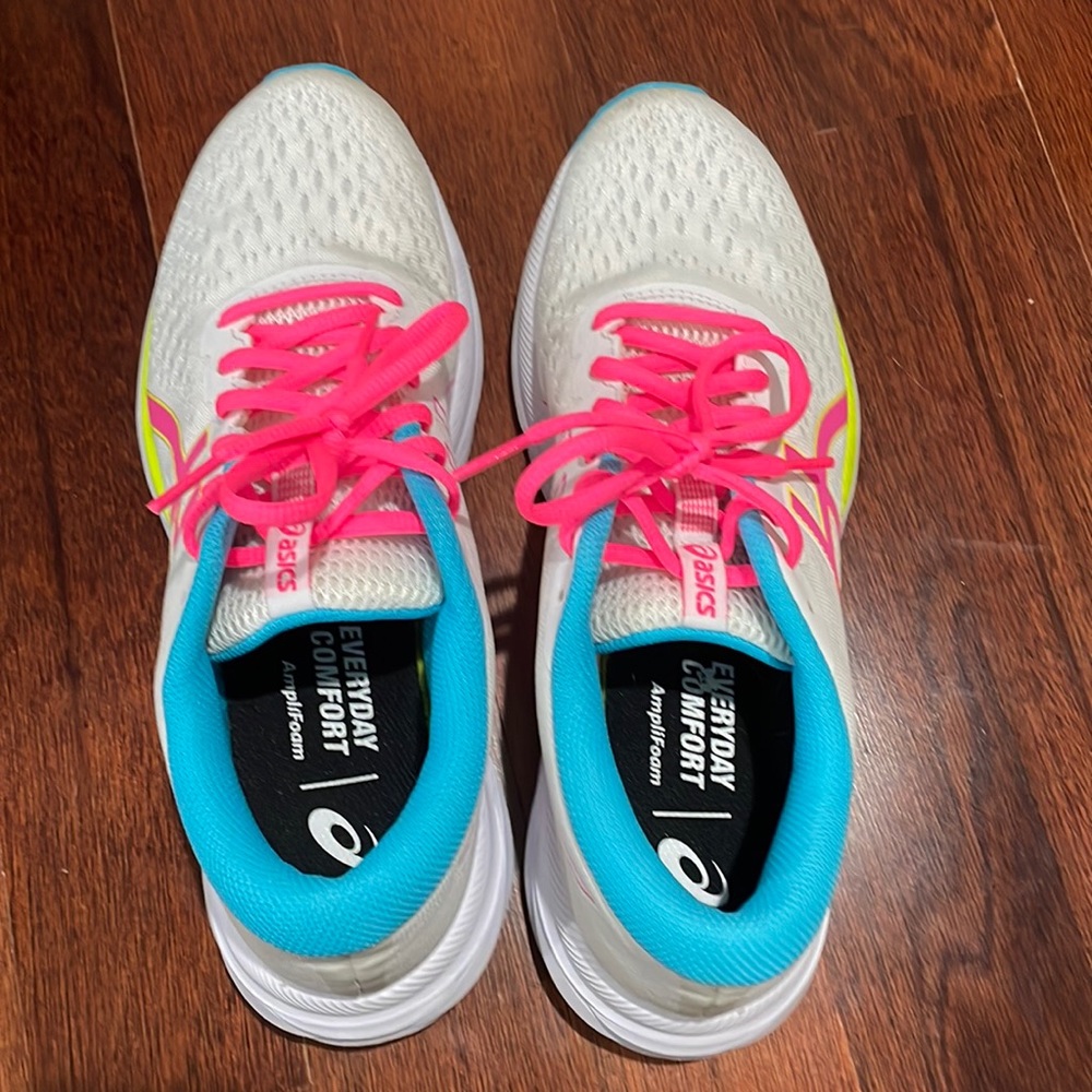 ASICS tennis shoes